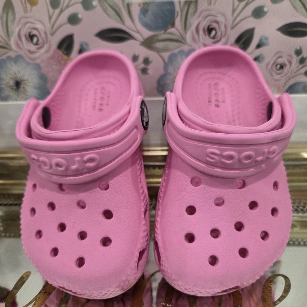 Pink Crocs Clogs Kids Size C6 – Gently Used